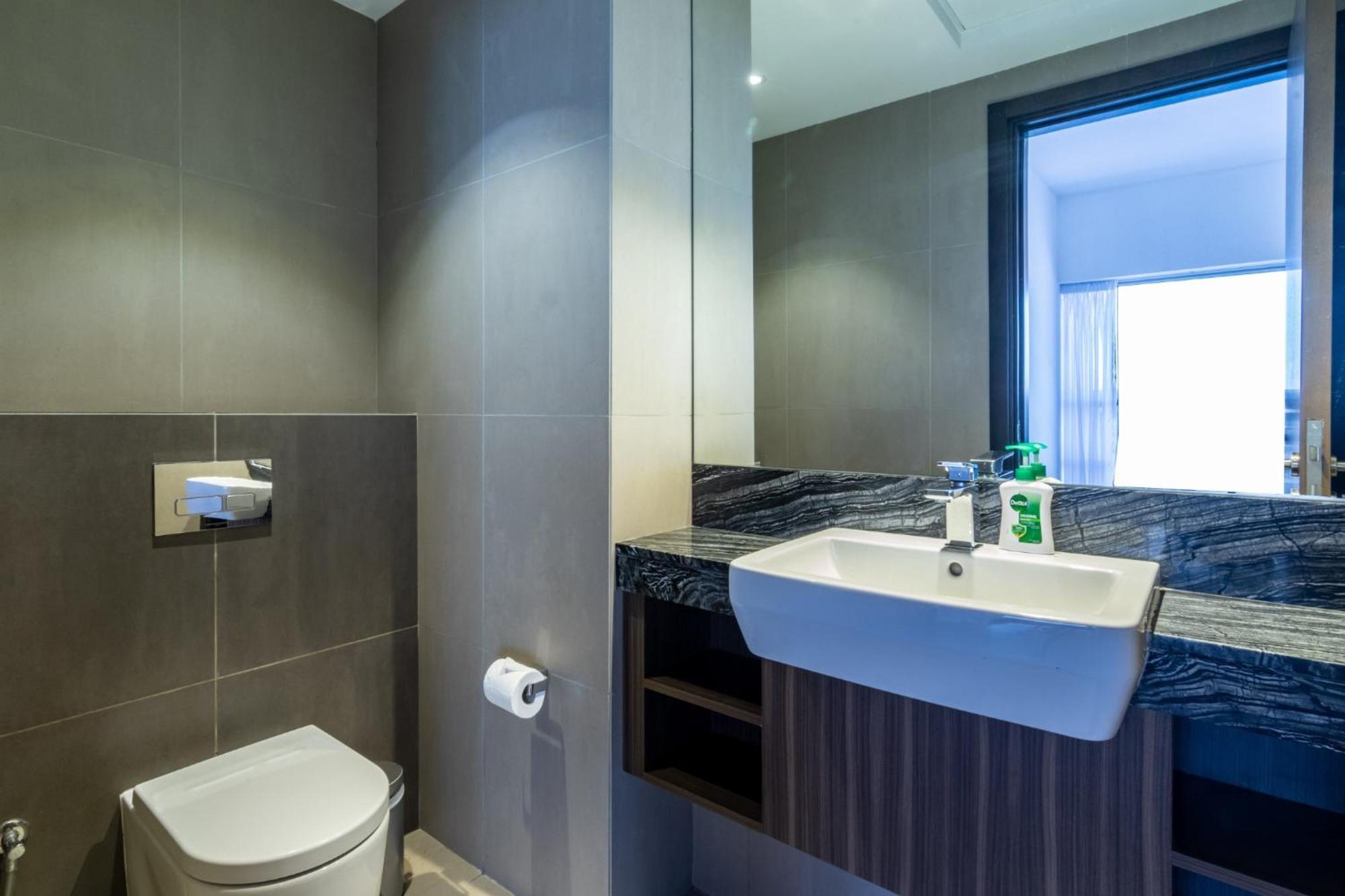 Sophisticated & Classy At The Onyx Apartment