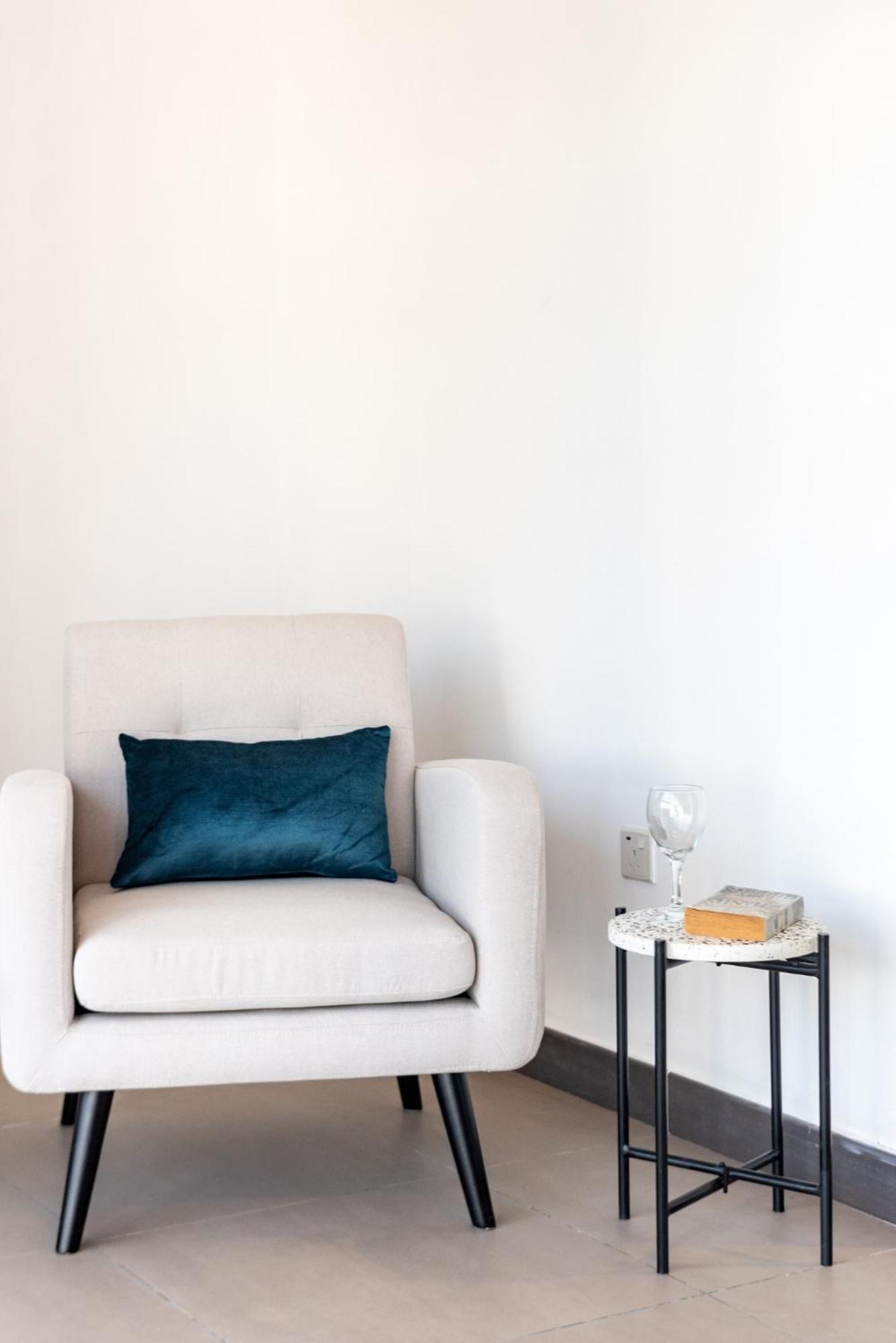 Sophisticated & Classy At The Onyx Apartment Dubai