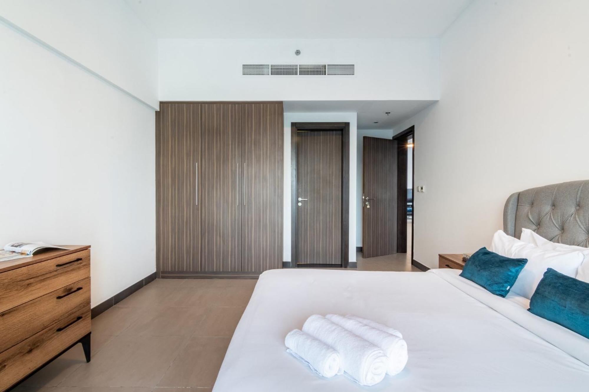 Sophisticated & Classy At The Onyx Apartment Dubai